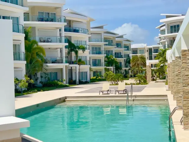 APARTAMENTO CON VISTA AL MAR EN 1RA LÍNEA DE PLAYA, USD$ 520,000