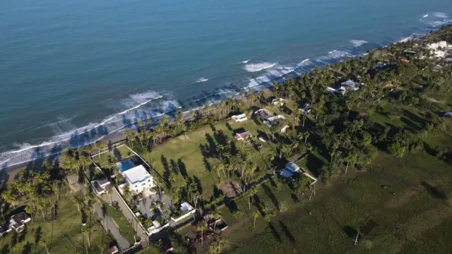 BEACHFRONT DEVELOPMENT OPPORTUNITY, USD$ 2,796,000