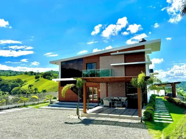 Casa amoblada en Altavista, Jarabacoa, USD$ 370,000