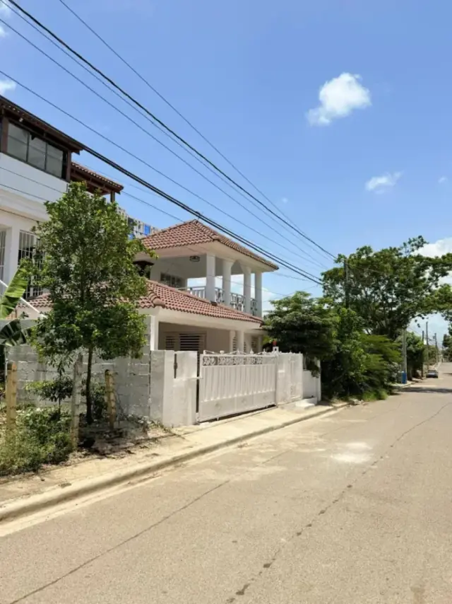 Casa amplia en Santiago, USD$ 380,000