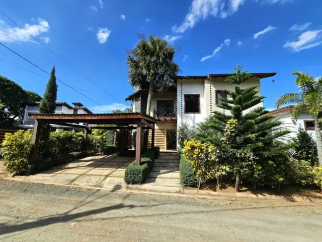 Casa amueblada en Buena Vista, Jarabacoa, USD$ 350,000