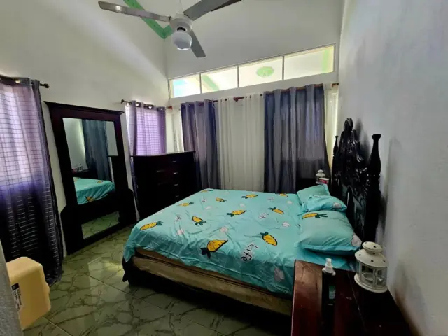 CASA con piscina apartamento independiente y vista al mar, USD$ 395,900
