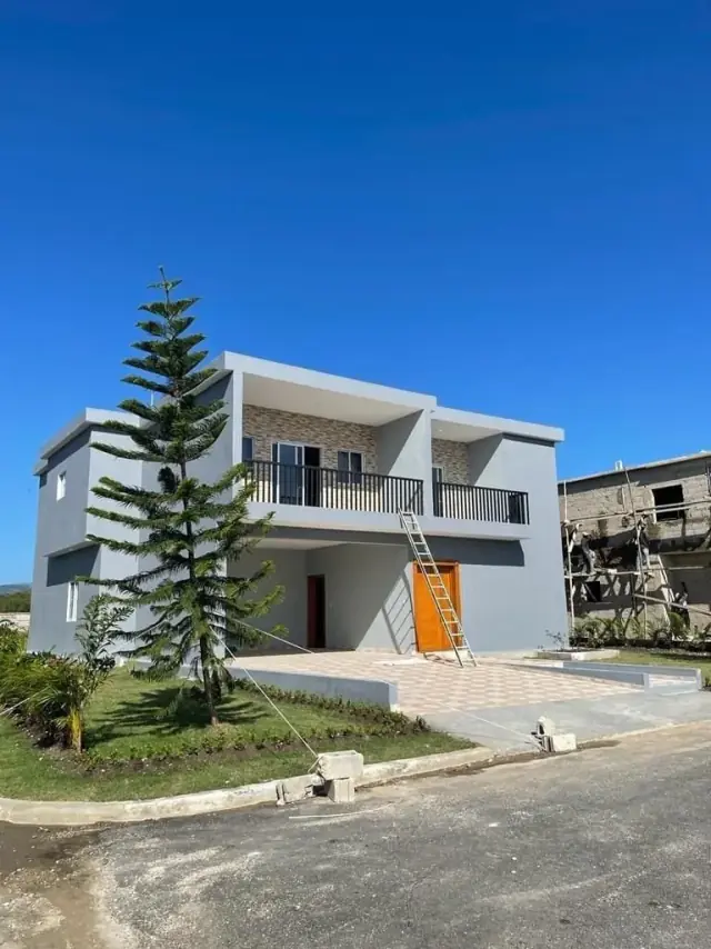 Casa de 3 Habitaciones y 3 Baños, USD$ 270,000