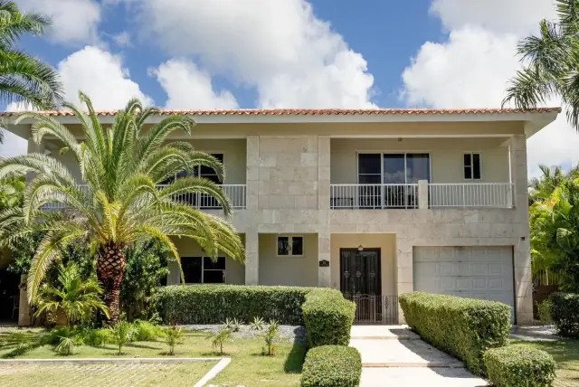 CASA EN VENTA 4 DORMITORIOS PASEO DEL LAGO PUNTA C, USD$ 1,050,000