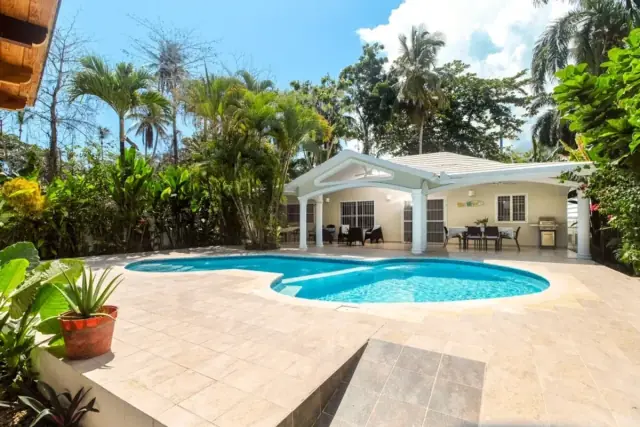Casa en Venta a 500 m de Playa Las Ballenas en Las Terrenas, USD$ 440,000