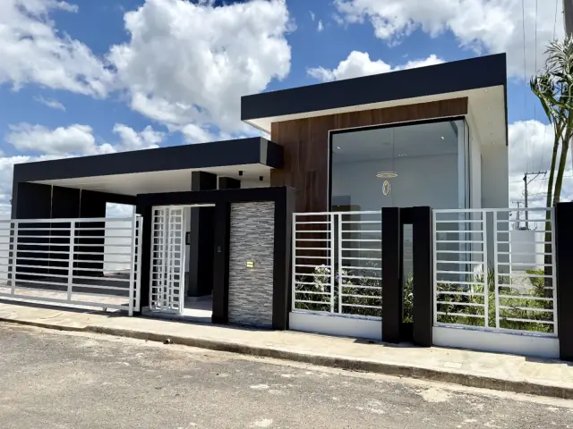 Casa Nueva Moderna en Venta en Res. Don Juan II, USD$ 215,500