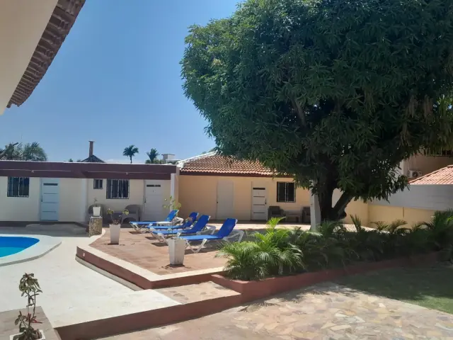 ENCANTADORA VILLA EN SEGUNDA LINEA DE PLAYA EN SOSUA, USD$ 1,100,000