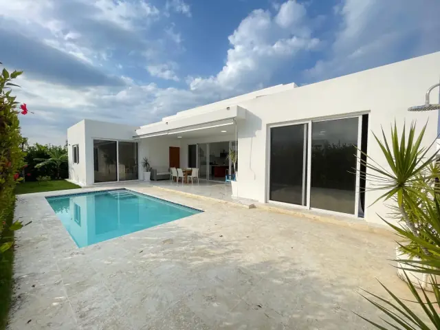 EXCLUSIVA VILLA EN VENTA – SOSÚA OCEAN VILLAGE, USD$ 374,000