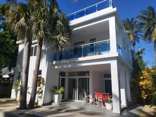 Hermosa villa en segunda línea de playa, USD$ 430,000
