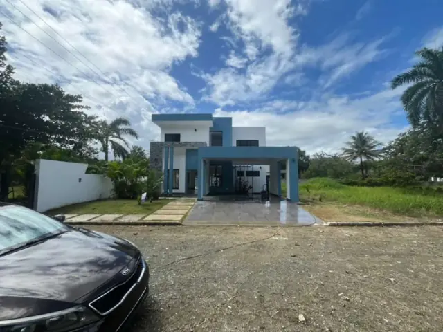 Impresionante Villa Moderna a 3 Minutos De La Playa, USD$ 275,000