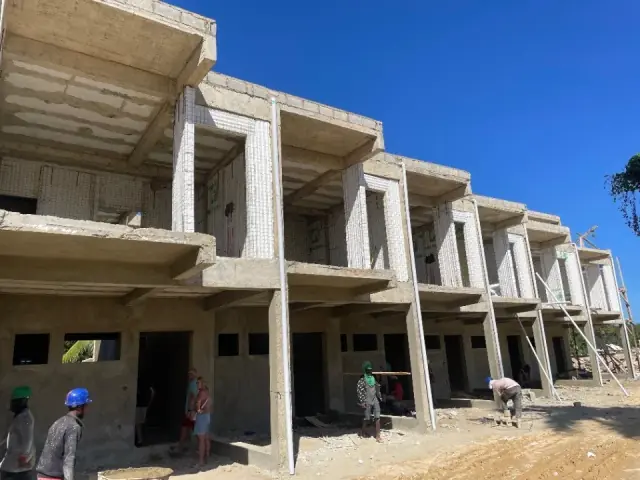 LUJOSA VILLA CERCA A LA PLAYA EN PERLA MARINA, USD$ 185,000