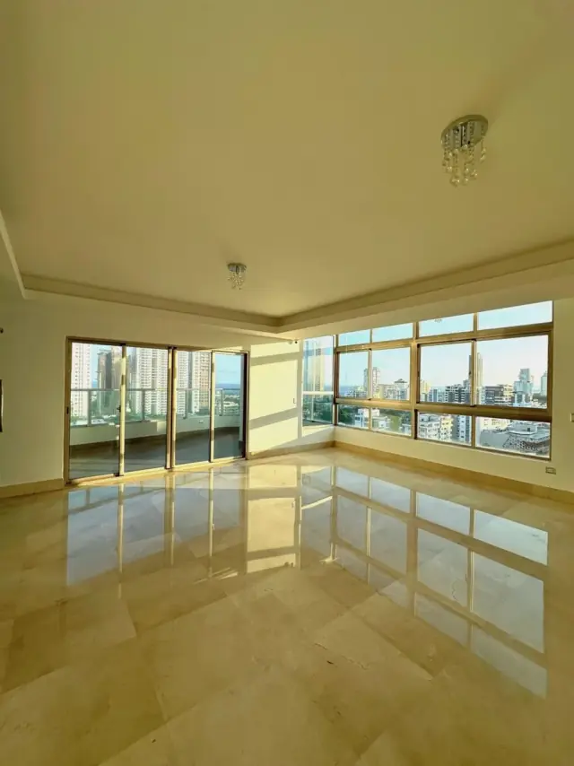 Lujoso apartamento de 3 habitaciones en Los Cacicazgos, USD$ 877,000