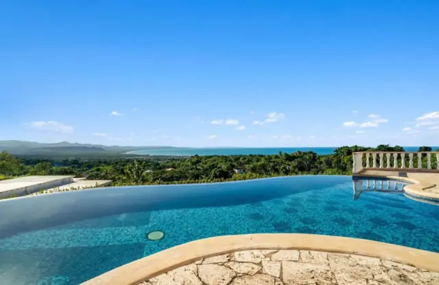 Majestuosa Villa Estilo Castillo con Espectacular, USD$ 650,000