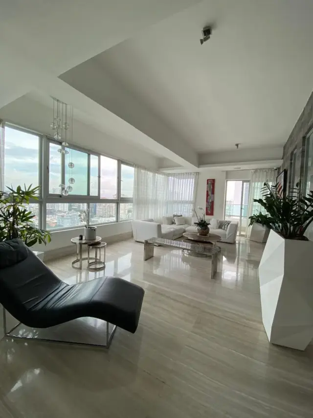 Penthouse en Venta de 3 niveles en Los Cacicazgos, USD$ 1,400,000