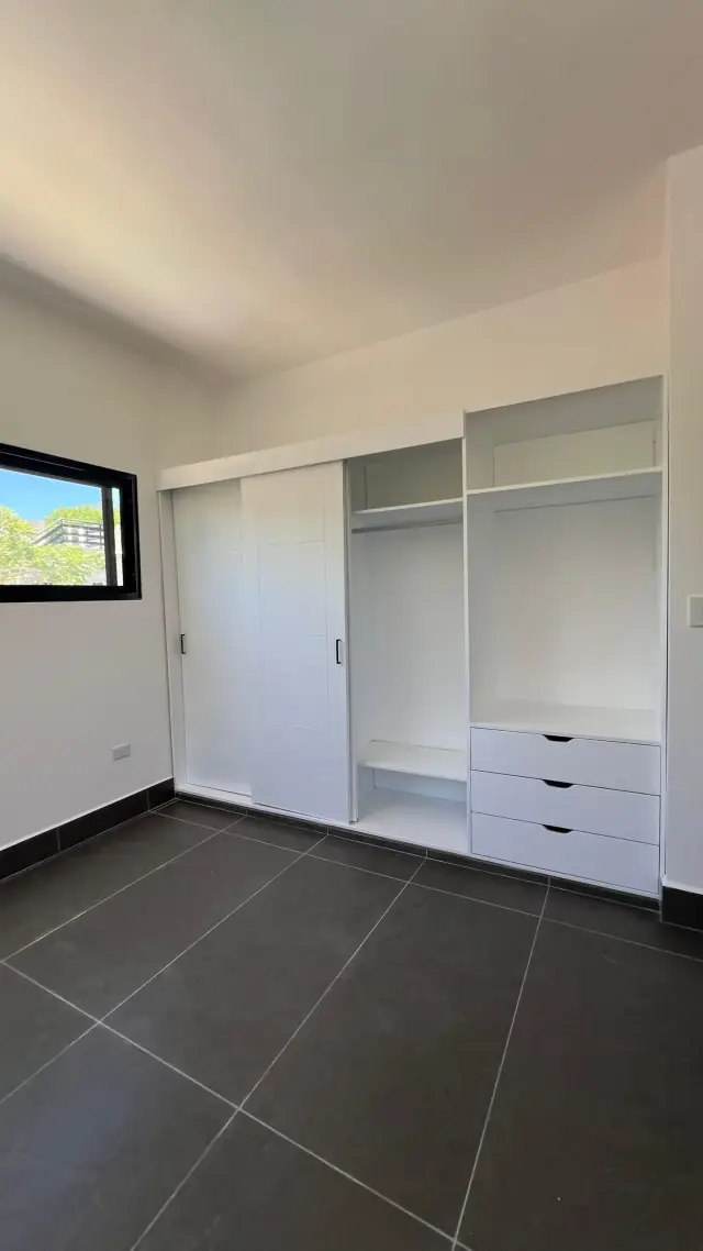 Moderna Casa de 2 Niveles con Piscina, Jardín y Espacios Abiertos para Disfrutar., USD$ 375,000
