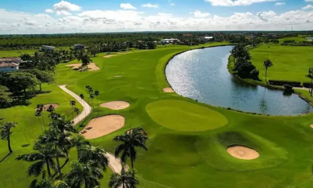 Terreno en La Estancia Golf con Acceso a Club de Playa, USD$ 96,600