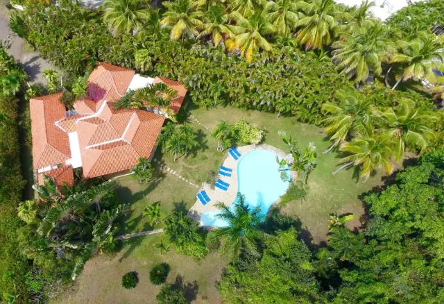 Villa Blanca: Elegancia Tropical Frente al Mar., USD$ 935,000