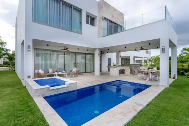 VILLA DE LUJO EN VENTA PLAYA NUEVA ROMANA, USD$ 1,060,000