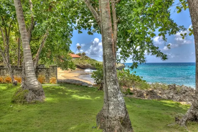 VILLA DE LUJO FRENTE A LA PLAYA – SOSÚA, USD$ 3,400,000